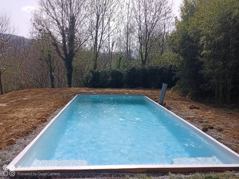Installation d'une piscine à Coque polyester LAC DE NANTUA