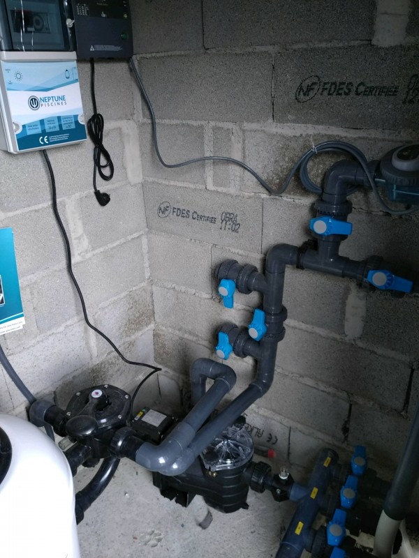 Terrassement et installation d'une piscine coque ESTARI à Terrebasse