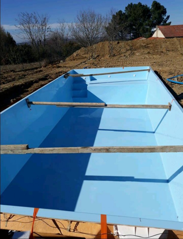 Piscine coque polyester Lac de Guery 9,10m x 3,80m à Castres