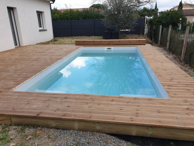 Piscine coque LAC VERT plage bois