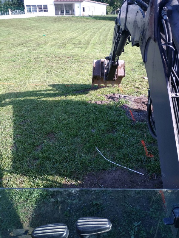 Terrassement et installation d'une piscine coque ESTARI à Terrebasse