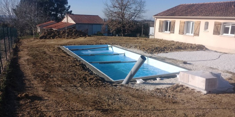 Piscine coque polyester Lac de Guery 9,10m x 3,80m à Castres
