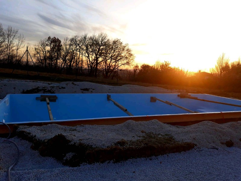 Piscine coque polyester Lac de Guery 9,10m x 3,80m à Castres