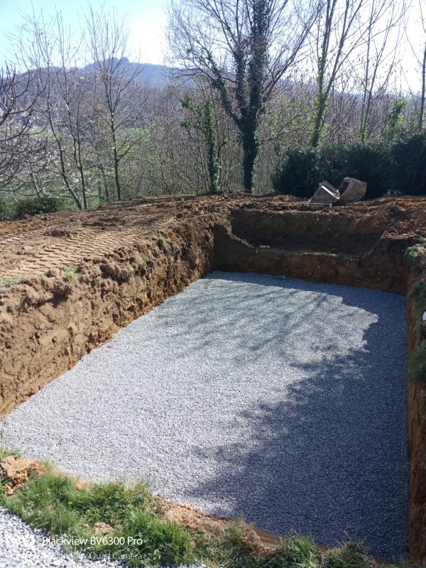 Installation d'une piscine à Coque polyester LAC DE NANTUA