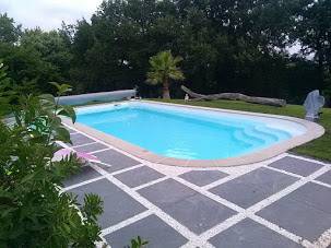 LAC DORO & CARREAUX SUR LIT DE SABLE ET GRAVIER BLANC