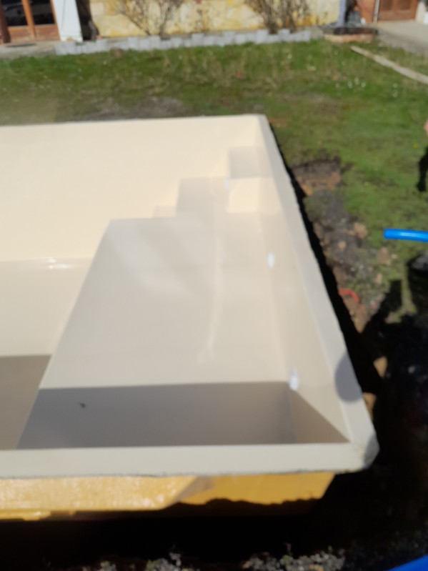 Piscines coque polyester modèle LAC VERT 7x3,5 LE FOUSSERET