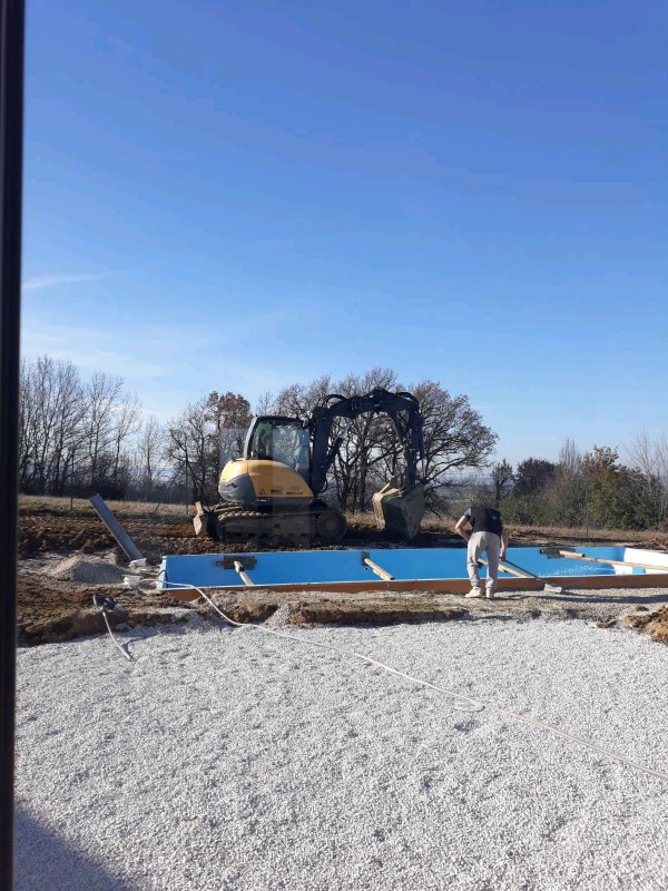 Piscine coque polyester Lac de Guery 9,10m x 3,80m à Castres