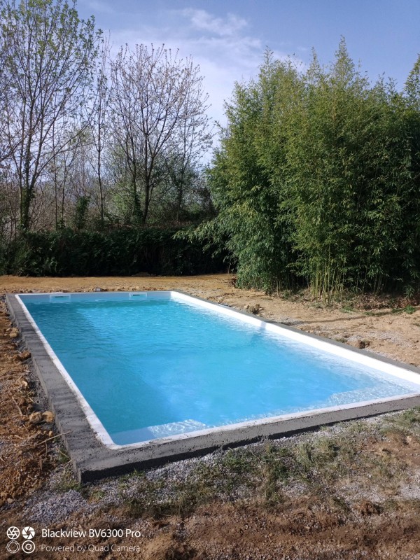 Installation d'une piscine à Coque polyester LAC DE NANTUA