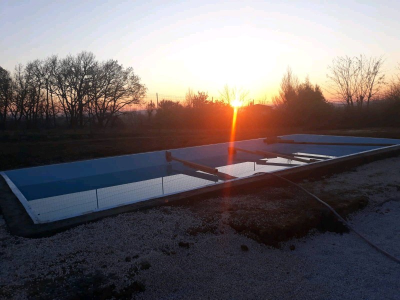 Piscine coque polyester Lac de Guery 9,10m x 3,80m à Castres