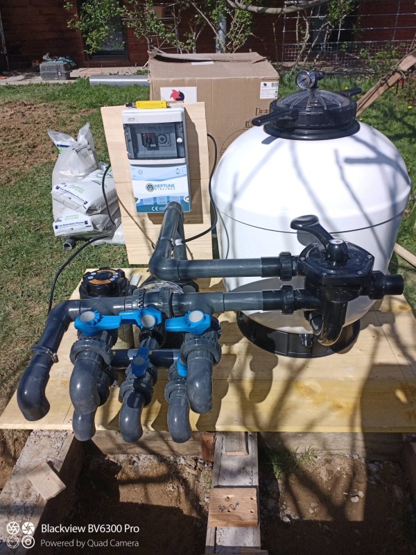 Installation d'une piscine à Coque polyester LAC DE NANTUA